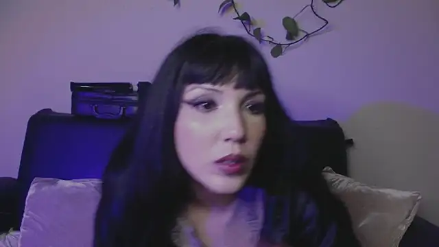 Snapshot of aomi_xo chatting on 02.12.25 aomi xo online show from 02.12.25