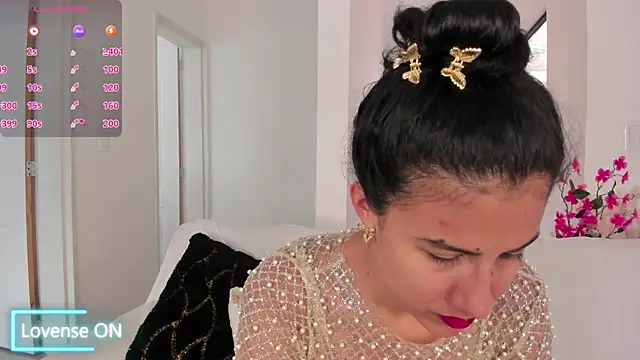 Snapshot of Alaia_Ferrer_ chatting on 12.02.25 Alaia Ferrer online show from 12.02.25