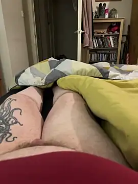 Snapshot of chatting on 09.29.25 online show from 09.29.25