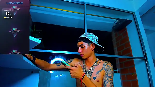 Snapshot of Hardcockboysxxx chatting on 01.15.25 Hardcockboysxxx online show from 01.15.25