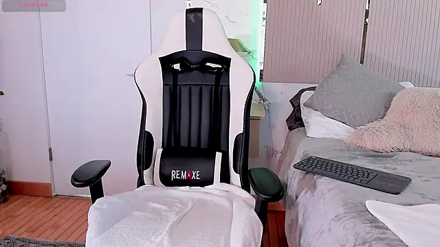 Snapshot of Jadeh_Williams02 chatting on 03.11.25 Jadeh Williams02 online show from 03.11.25