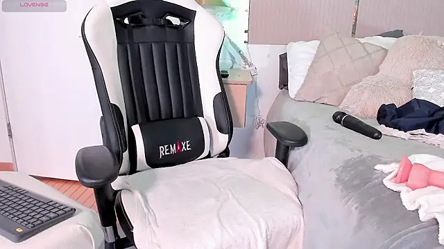 Snapshot of Jadeh_Williams02 chatting on 03.14.25 Jadeh Williams02 online show from 03.14.25