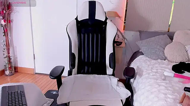 Snapshot of Jadeh_Williams02 chatting on 11.09.25 Jadeh Williams02 online show from 11.09.25