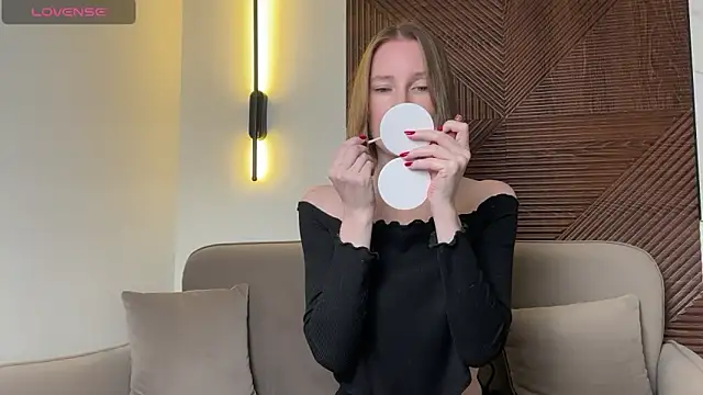 Snapshot of MonikaBos chatting on 02.27.26 MonikaBos online show from 02.27.26