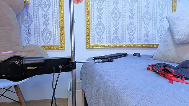 CandyQueenGold online show from 10.28.25