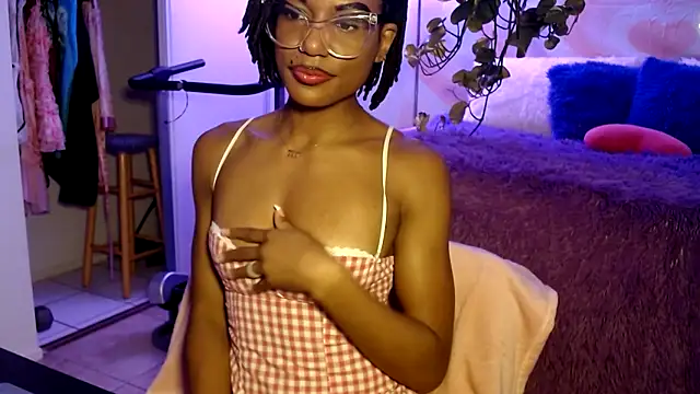 Snapshot of CocoSage chatting on 12.04.25 CocoSage online show from 12.04.25