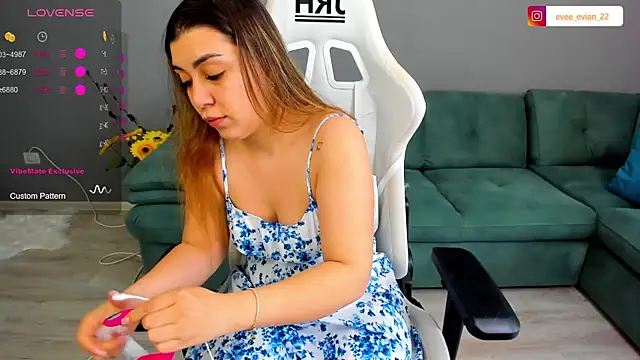 Snapshot of EveEvian chatting on 06.19.26 EveEvian online show from 06.19.26