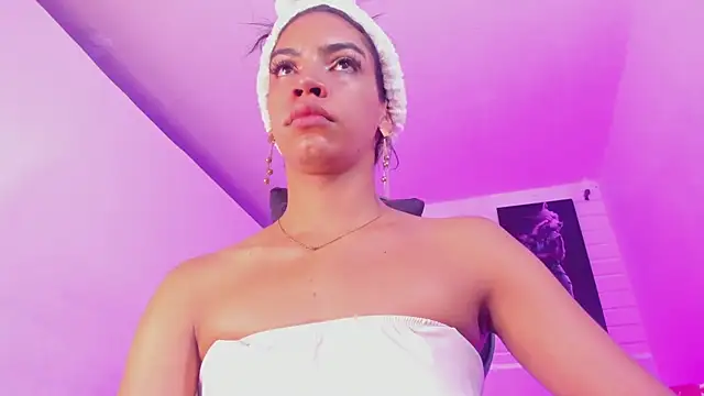 Snapshot of Alahia_Rodriguez chatting on 11.17.25 Alahia Rodriguez online show from 11.17.25