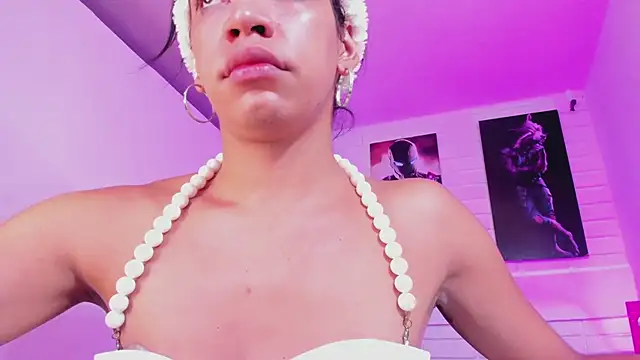 Snapshot of Alahia_Rodriguez chatting on 11.21.25 Alahia Rodriguez online show from 11.21.25