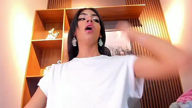 Snapshot of Alahia_Rodriguez chatting on 01.08.26 Alahia Rodriguez online show from 01.08.26