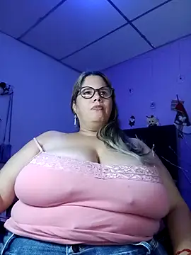 Snapshot of EllisW8 chatting on 11.21.25 EllisW8 online show from 11.21.25