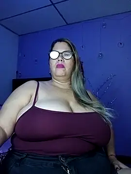 Snapshot of EllisW8 chatting on 11.25.25 EllisW8 online show from 11.25.25