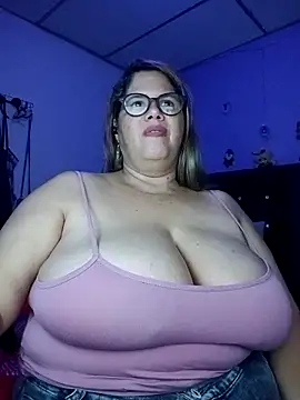 Snapshot of EllisW8 chatting on 12.01.25 EllisW8 online show from 12.01.25