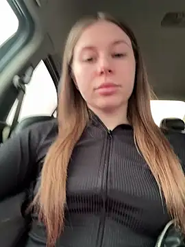 Snapshot of MilissaSee chatting on 03.04.25 MilissaSee online show from 03.04.25