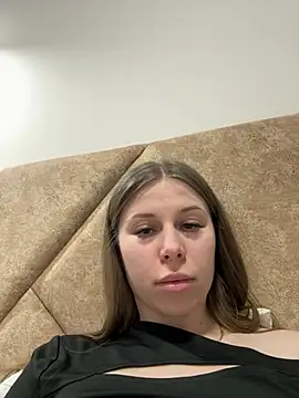 Snapshot of MilissaSee chatting on 03.17.25 MilissaSee online show from 03.17.25