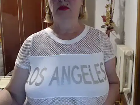 Snapshot of Secretfox chatting on 09.23.25 Secretfox online show from 09.23.25