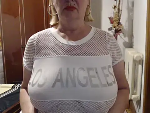 Snapshot of Secretfox chatting on 10.01.25 Secretfox online show from 10.01.25