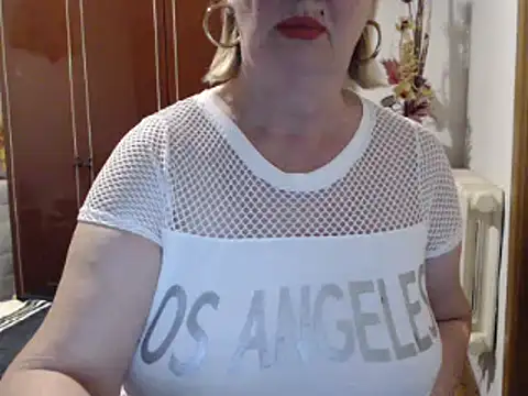 Snapshot of Secretfox chatting on 10.02.25 Secretfox online show from 10.02.25