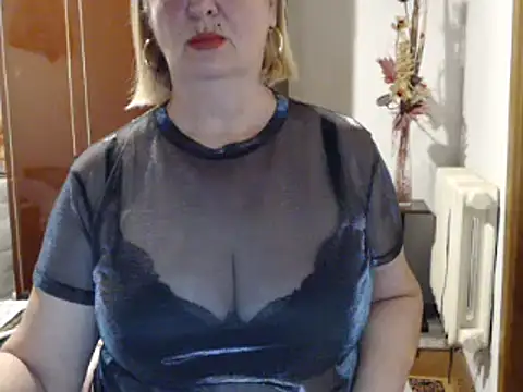 Snapshot of Secretfox chatting on 10.03.25 Secretfox online show from 10.03.25