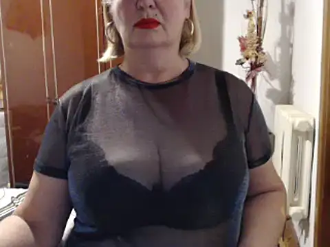 Snapshot of Secretfox chatting on 10.10.25 Secretfox online show from 10.10.25