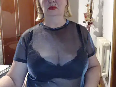 Snapshot of Secretfox chatting on 10.13.25 Secretfox online show from 10.13.25