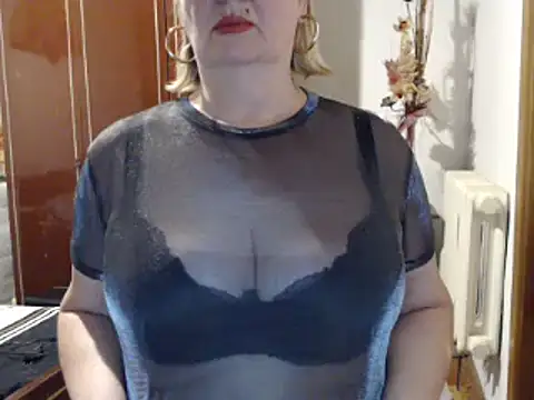 Snapshot of Secretfox chatting on 10.14.25 Secretfox online show from 10.14.25