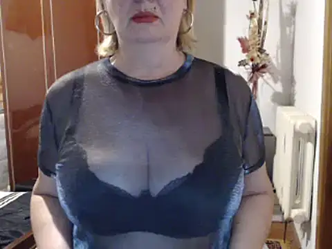 Snapshot of Secretfox chatting on 10.16.25 Secretfox online show from 10.16.25