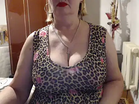 Snapshot of Secretfox chatting on 12.01.25 Secretfox online show from 12.01.25