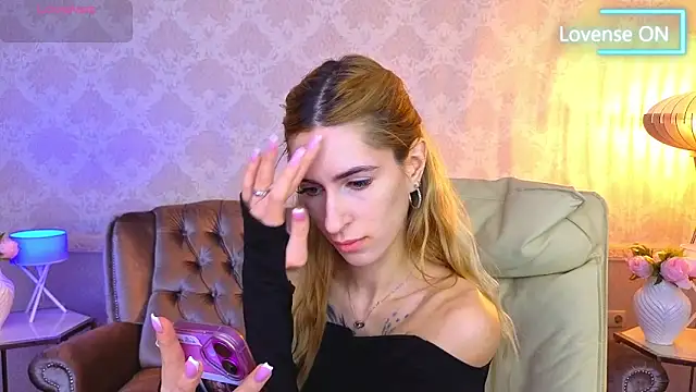 Snapshot of Sexy_Lava chatting on 11.01.25 Sexy Lava online show from 11.01.25