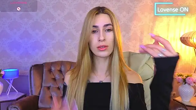 Snapshot of Sexy_Lava chatting on 11.03.25 Sexy Lava online show from 11.03.25