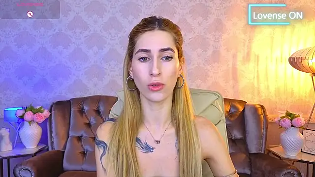 Snapshot of Sexy_Lava chatting on 11.06.25 Sexy Lava online show from 11.06.25