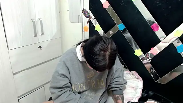 Snapshot of katery_wok11 chatting on 11.12.25 katery wok11 online show from 11.12.25