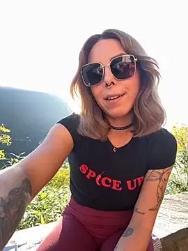 Mia Railey online show from 11.04.25