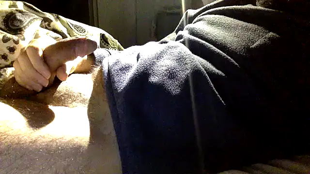 Snapshot of enty-y chatting on 02.15.25 enty-y online show from 02.15.25