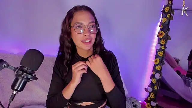 Snapshot of KATERAW chatting on 01.15.25 KATERAW online show from 01.15.25