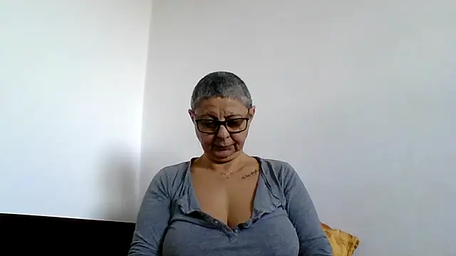 roseblak42 online show from 11.21.25