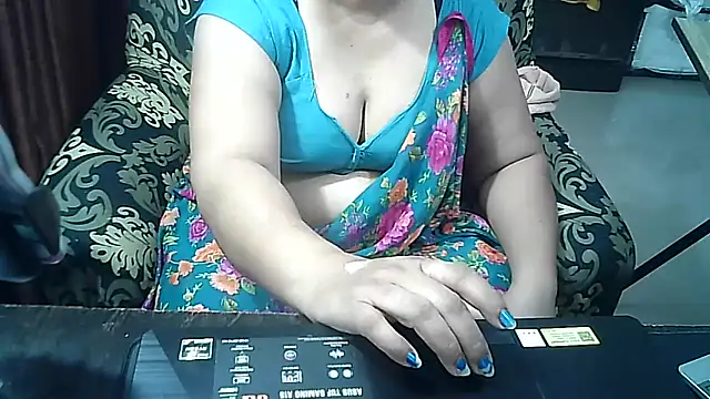 Snapshot of Punambhabisexy chatting on 10.31.25 Punambhabisexy online show from 10.31.25