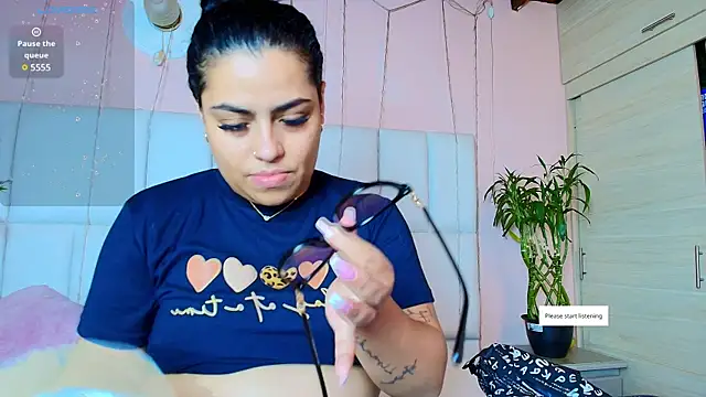 Snapshot of kiana_cream chatting on 02.12.25 kiana cream online show from 02.12.25