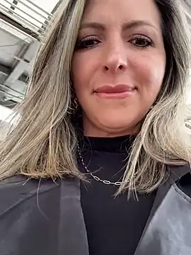  Abril-Office1 online show from 01.08.25