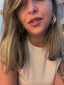  Abril-Office1 online show from 01.13.25