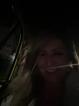  Abril-Office1 online show from 01.17.25