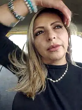  Abril-Office1 online show from 02.20.25