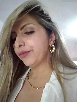  Abril-Office1 online show from 03.04.25