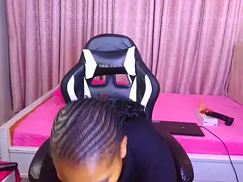 Snapshot of Pretty-shally chatting on 02.26.26 Pretty-shally online show from 02.26.26