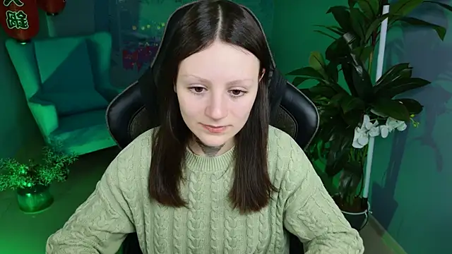 Snapshot of VeliraBraitberg chatting on 12.13.24 VeliraBraitberg online show from 12.13.24