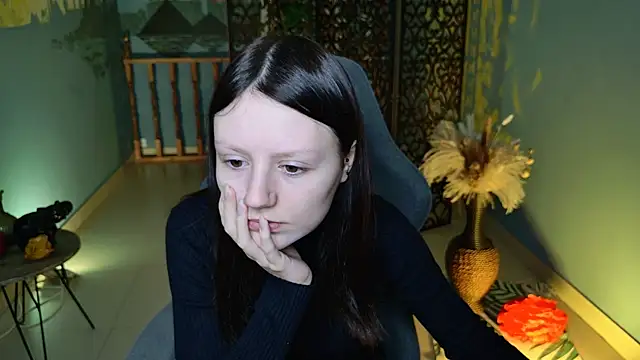 Snapshot of VeliraBraitberg chatting on 12.21.24 VeliraBraitberg online show from 12.21.24