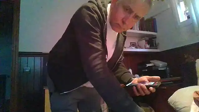 Snapshot of fransexdol chatting on 02.14.25 fransexdol online show from 02.14.25