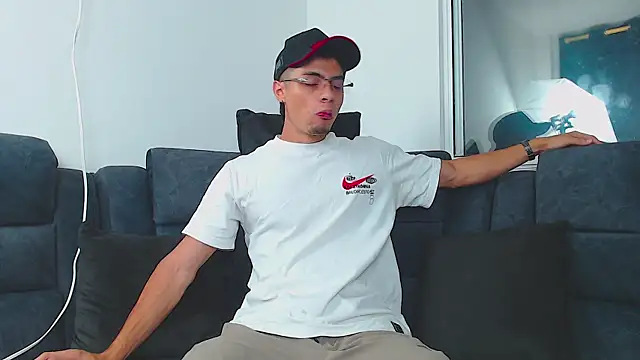 Snapshot of Stiven_CL chatting on 02.22.25 Stiven CL online show from 02.22.25