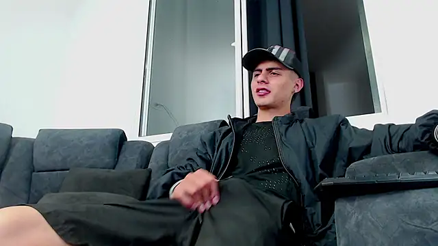 Snapshot of Stiven_CL chatting on 10.05.25 Stiven CL online show from 10.05.25