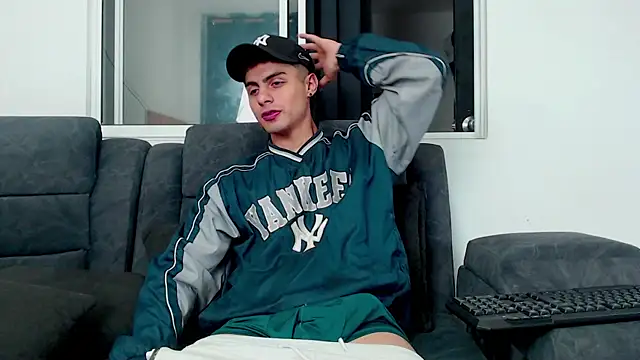 Snapshot of Stiven_CL chatting on 10.20.25 Stiven CL online show from 10.20.25